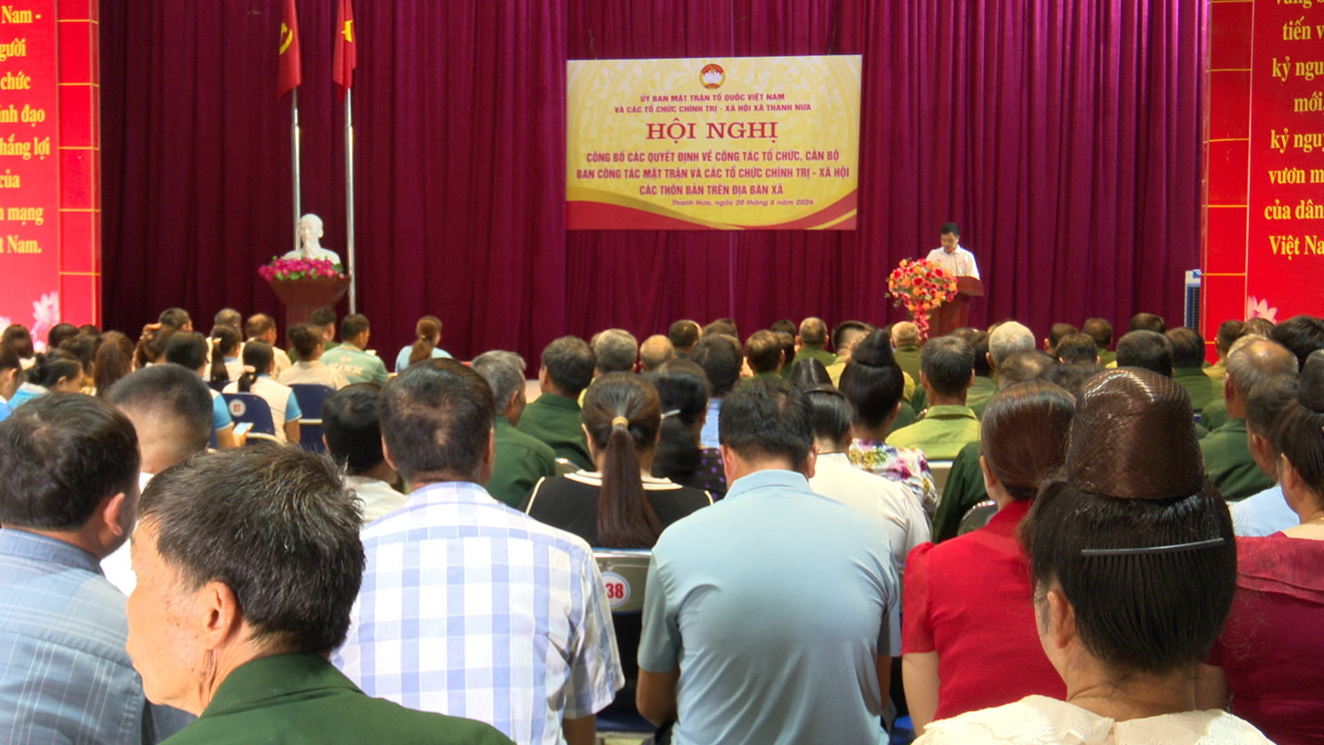 Xã Thanh Nưa công bố các quyết định về công tác tổ chức cán bộ ban công tác mặt trận, các tổ chức chính trị - xã hội ở thôn, bản