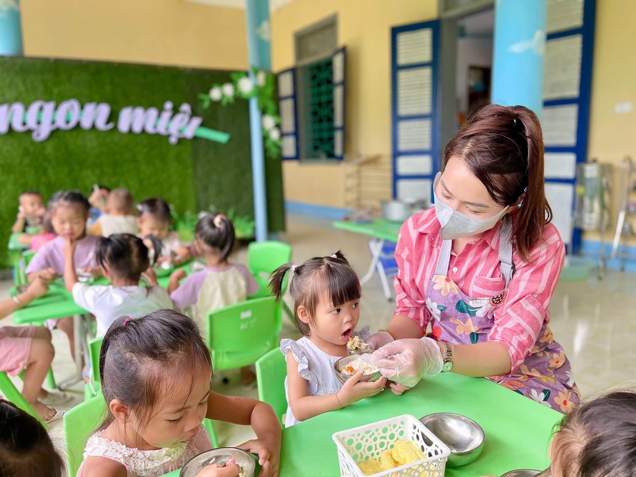 Thanh Nưa chung tay bảo đảm an toàn chất lượng bữa ăn nội trú, bán trú trong các cơ sở giáo dục