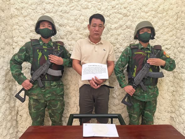 Đồn Biên phòng Thanh Luông, Ban Chỉ huy BĐBP tỉnh Điện Biên chủ trì phối hợp với lực lượng của Phòng Nghiệp vụ, Ban Chỉ huy BĐBP tỉnh và Phòng PC 06, Công an tỉnh Điện Biên triệt phá tụ điểm mua bán lẻ ma túy phức tạp trên địa bàn biên giới.