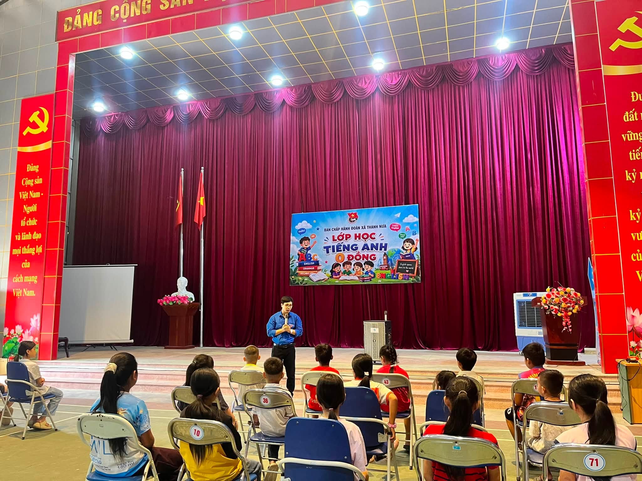 Đoàn xã Thanh Nưa đã tổ chức buổi học đầu tiên của Lớp Tiếng Anh giao tiếp 0 đồng dành cho thanh thiếu nhi trên địa bàn xã