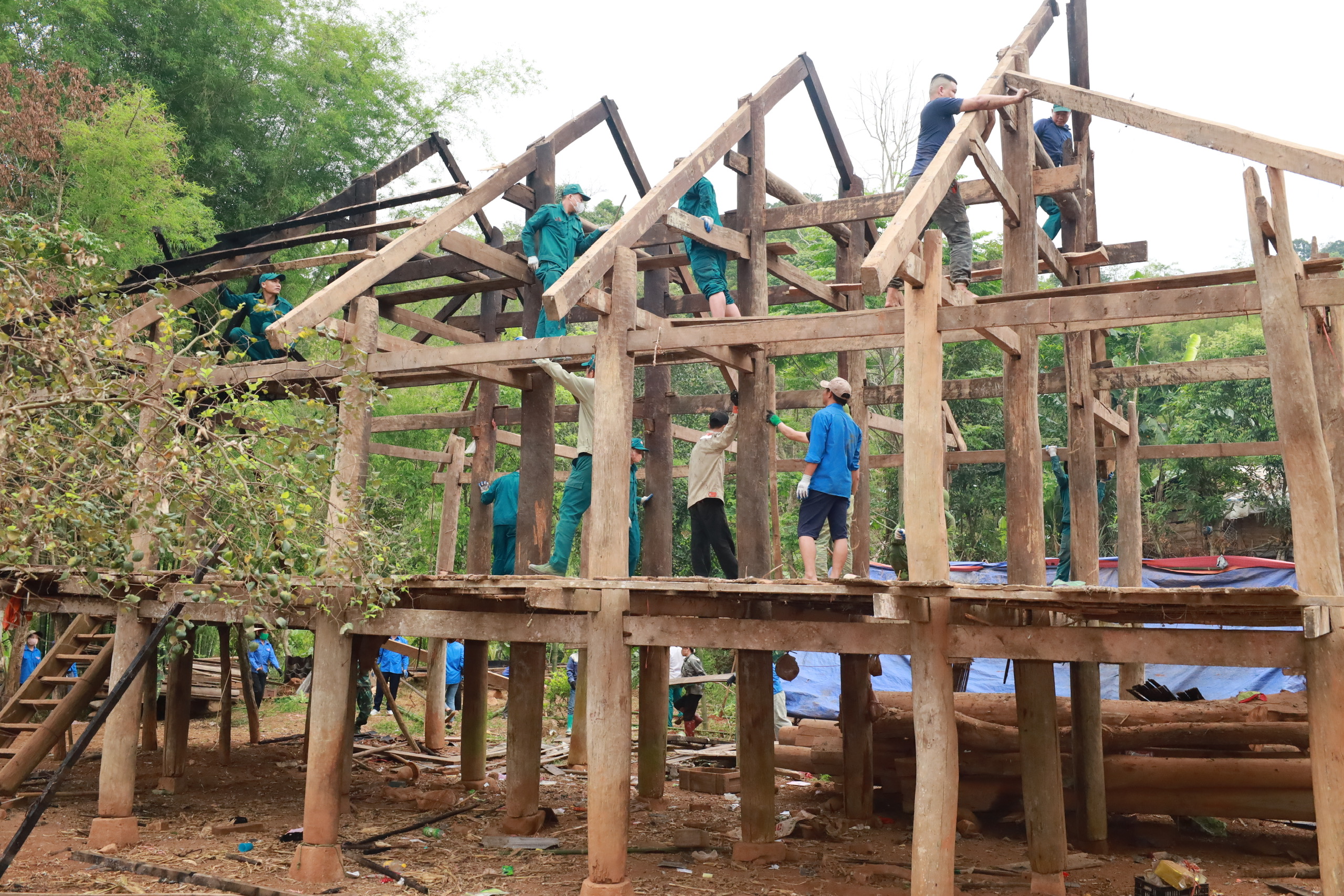 Đoàn TNCS Hồ Chí Minh và Ban Chỉ huy quân sự xã Thanh Nưa hỗ trợ làm nhà đại đoàn kết năm 2026