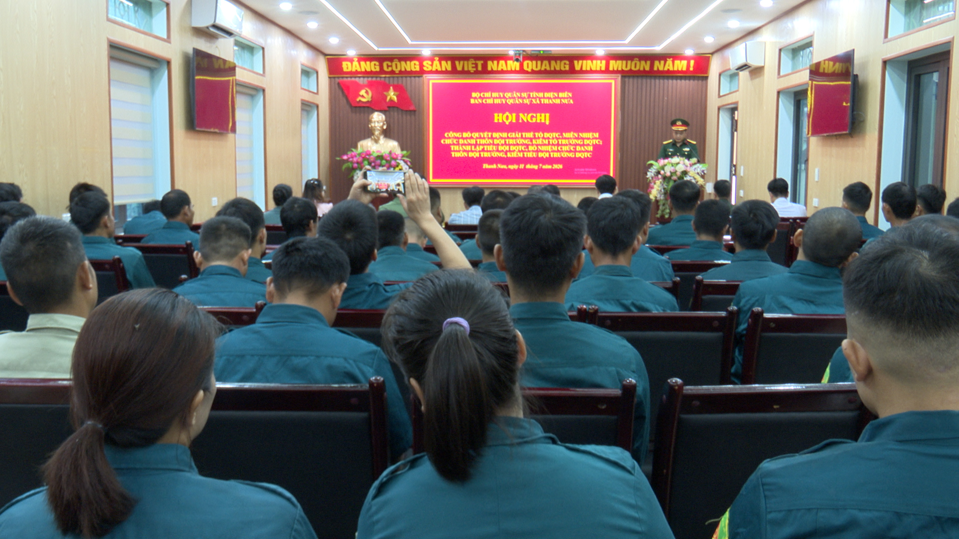 Xã Thanh Nưa công bố các quyết định thành lập tiểu đội dân quân tự vệ tại chỗ