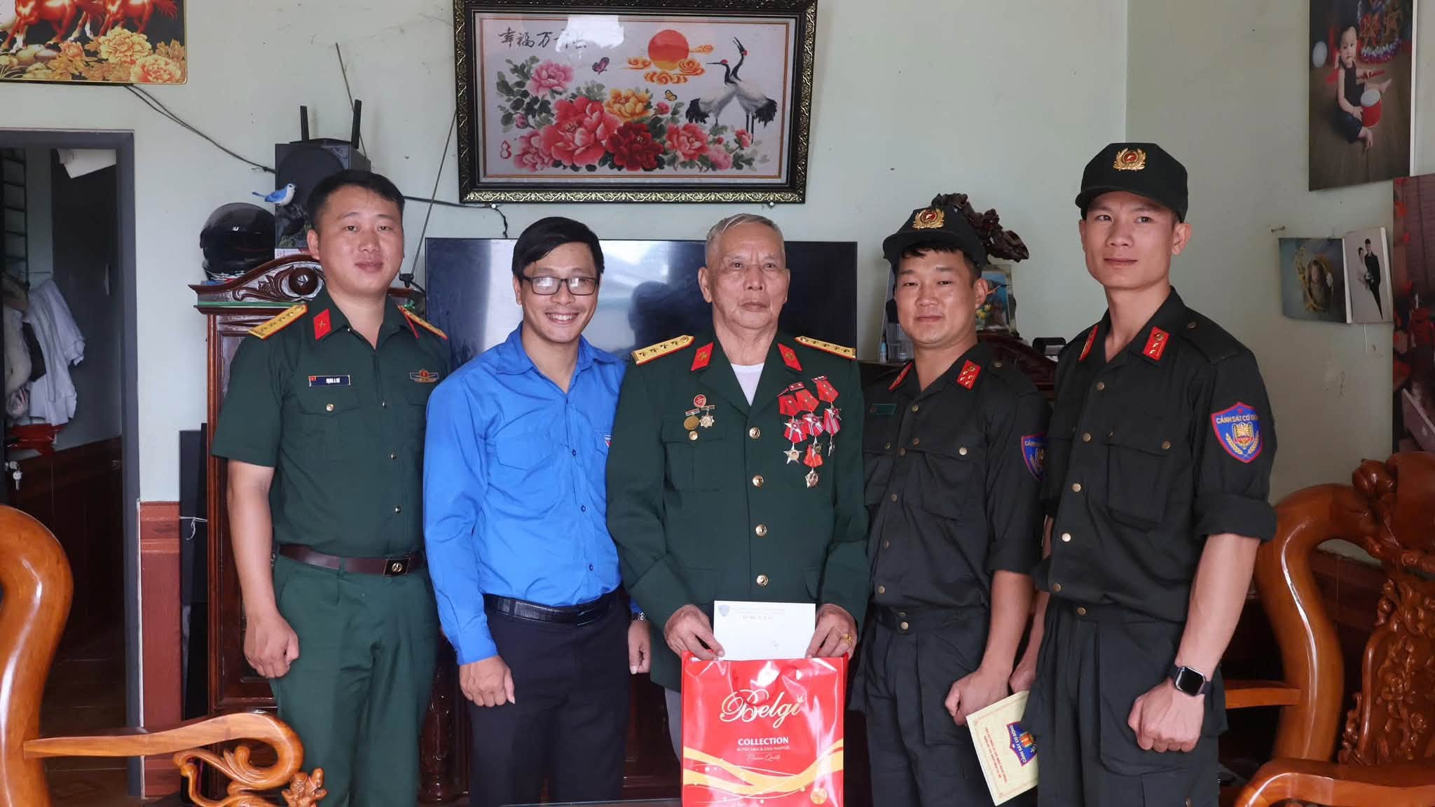 Tuổi trẻ Thanh Nưa tri ân những người có công với Cách mạng nhân kỷ niệm 79 năm ngày thương binh liệt sĩ