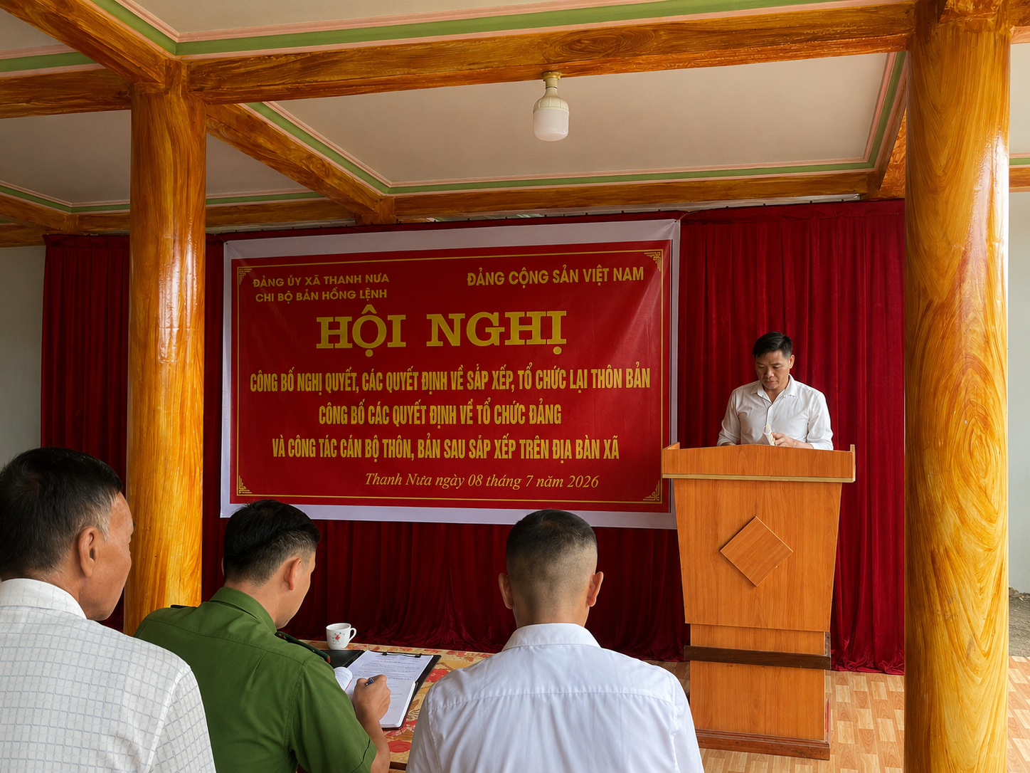 Hội nghị công bố Quyết định thành lập Chi bộ ra mắt cấp ủy sau sáp nhập thôn, bản