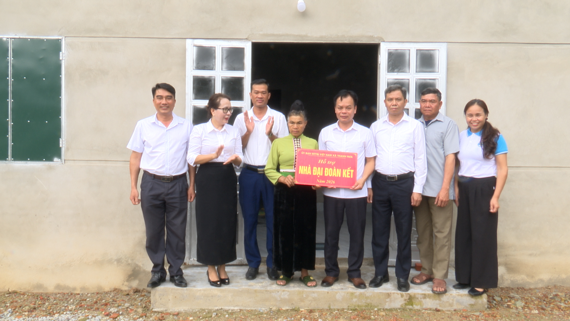 Xã Thanh Nưa trao 7 căn nhà đại đoàn kết cho hộ nghèo, hộ có hoàn cảnh khó khăn