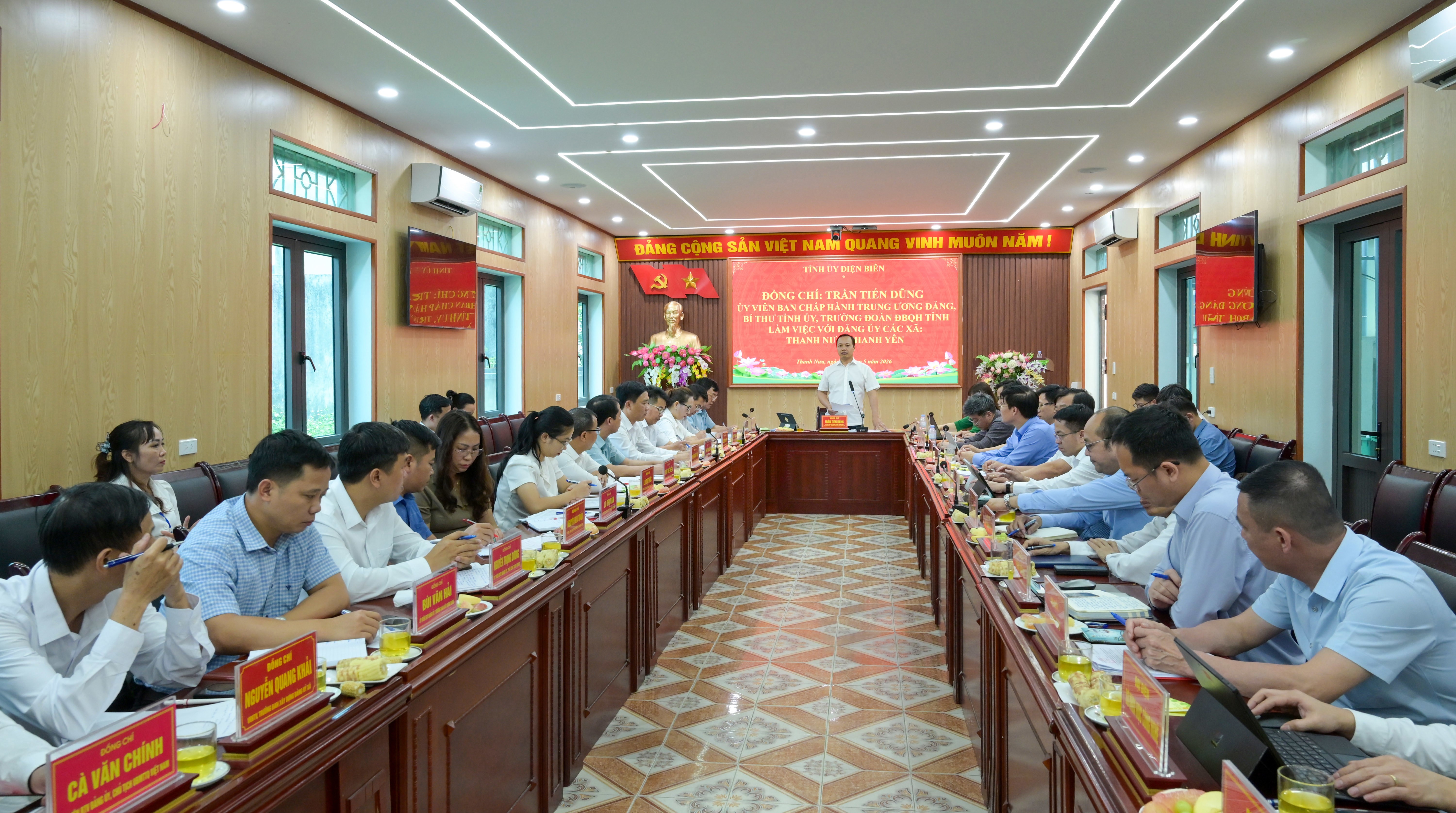 Đồng chí Trần Tiến Dũng - Bí thư Tỉnh ủy làm việc với Đảng ủy xã Thanh Nưa và Thanh Yên