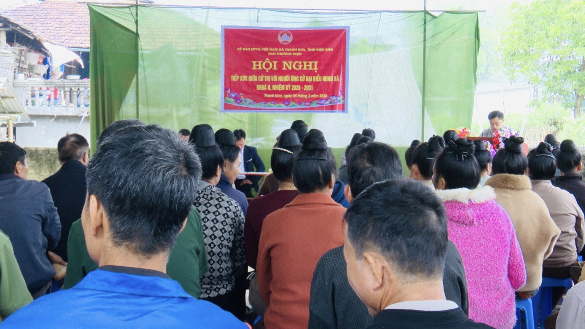 Ứng viên Hội đồng nhân dân xã Thanh Nưa tiếp xúc cử tri tại một số thôn bản